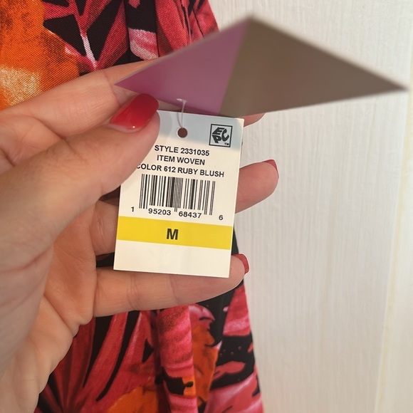 NWT Riley & Rae floral tank size medium - Picture 4 of 4